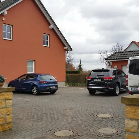 Mit Pool Am Stadtrand Von Dresden *