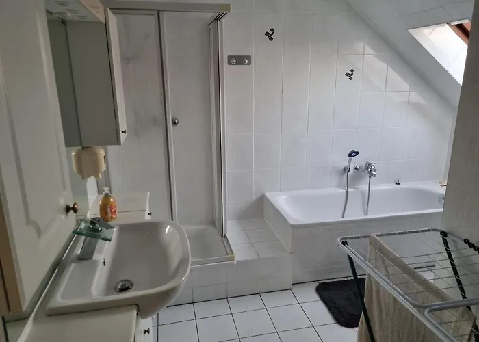 Mit Pool Am Stadtrand Von Dresden 아파트 케셀도르프